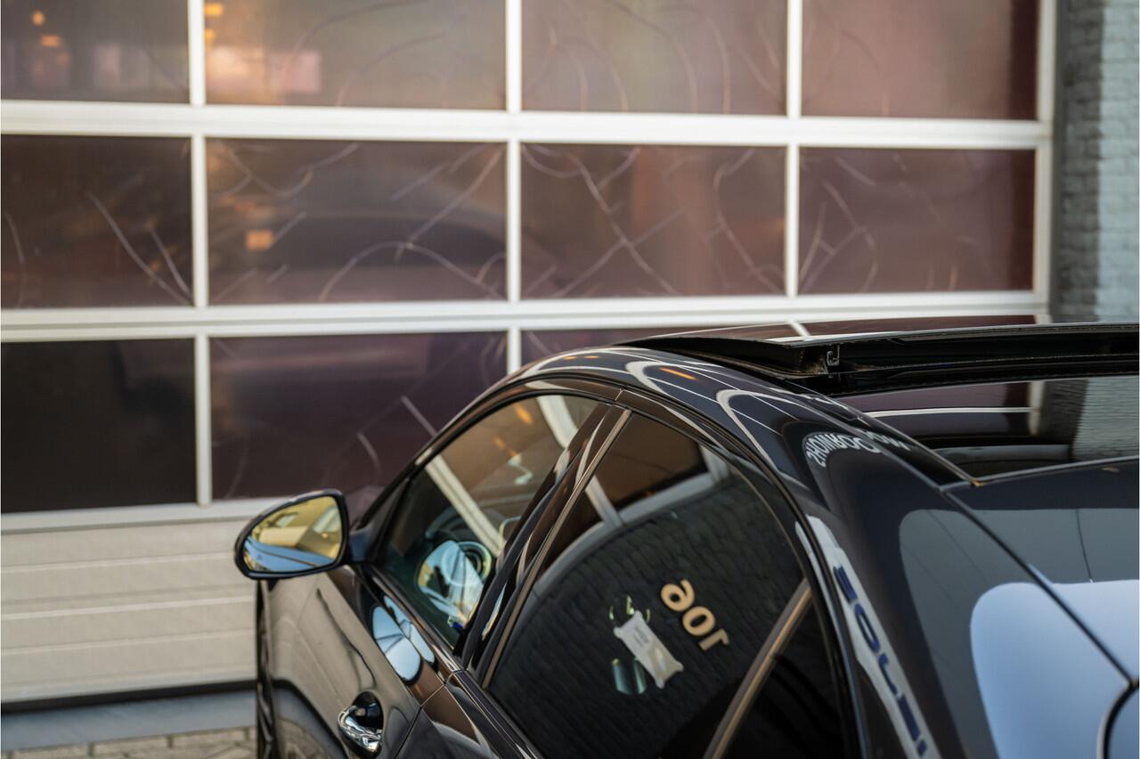 Mercedes-Benz C-KLASSE sedan 300 e AMG Line Pano, Leder, 18LM, 360 Camera, Navi, Alarm, Elec Stoelen , MBUX,