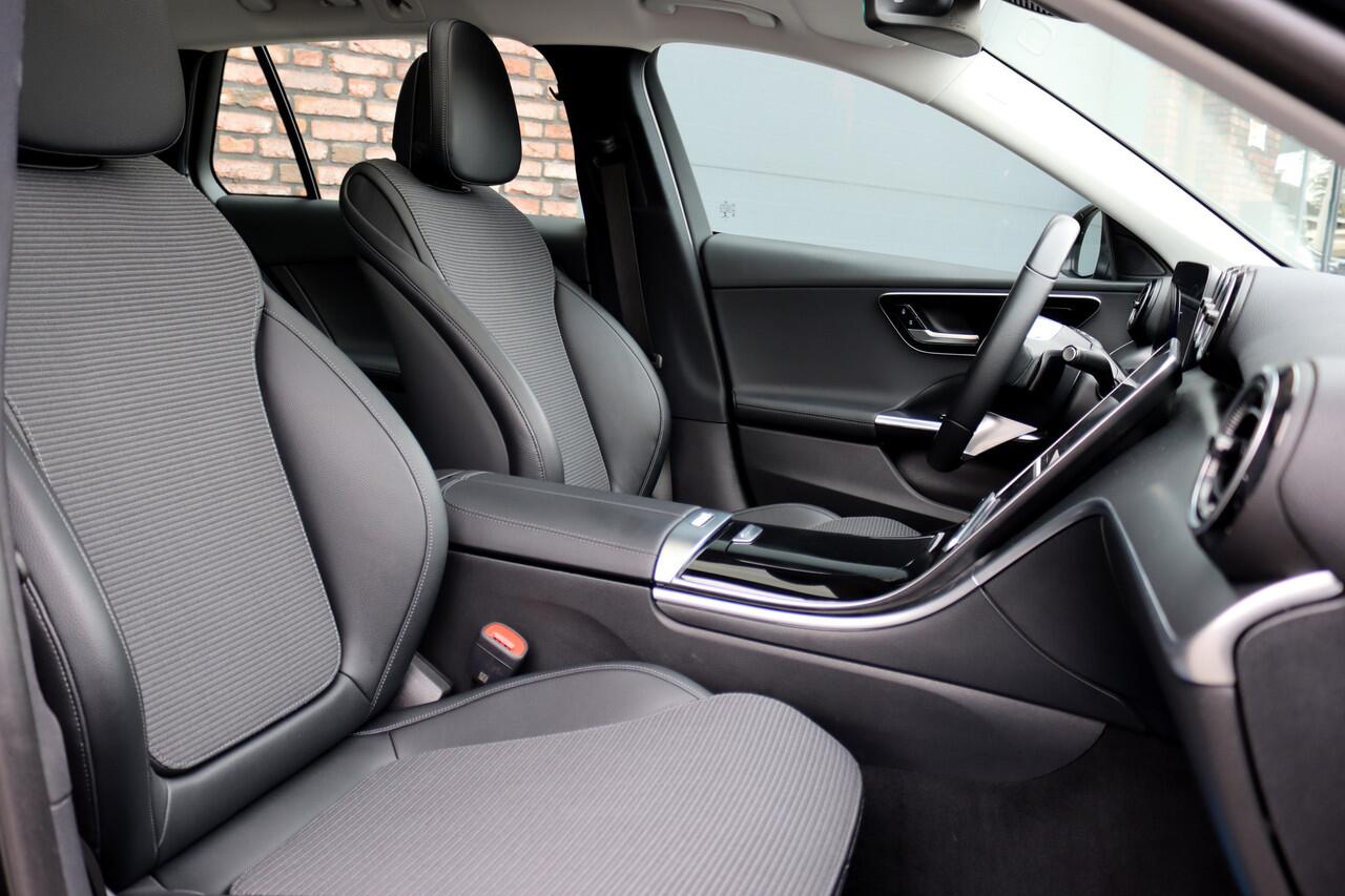 Mercedes-Benz C-KLASSE Estate 300 e Luxury Line | Panoramadak | Camera | Cruise Control | Sfeerverlichting | Dodehoekassistent | High Perf. LED | Apple Carplay/Android Auto | Stoelverwarming |