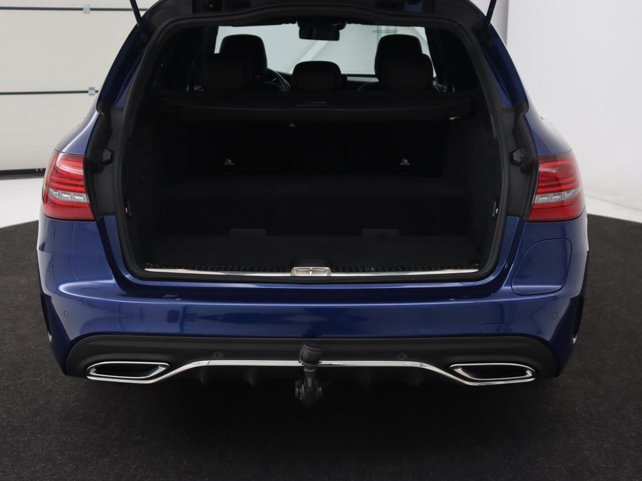 Mercedes-Benz C-KLASSE 300de AMG | Trekhaak | Stoelverwarming | Carplay | Leder/Alcantara | Full LED | Navigatie | Camera | Park Assist | Climate control | PHEV | Plug In