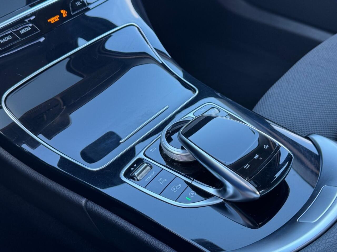 Mercedes-Benz C-KLASSE C 180 CGI AUT. 155PK HALF-LEER NAVI CAMERA SCHUIFDAK AIRCO LMV PDC