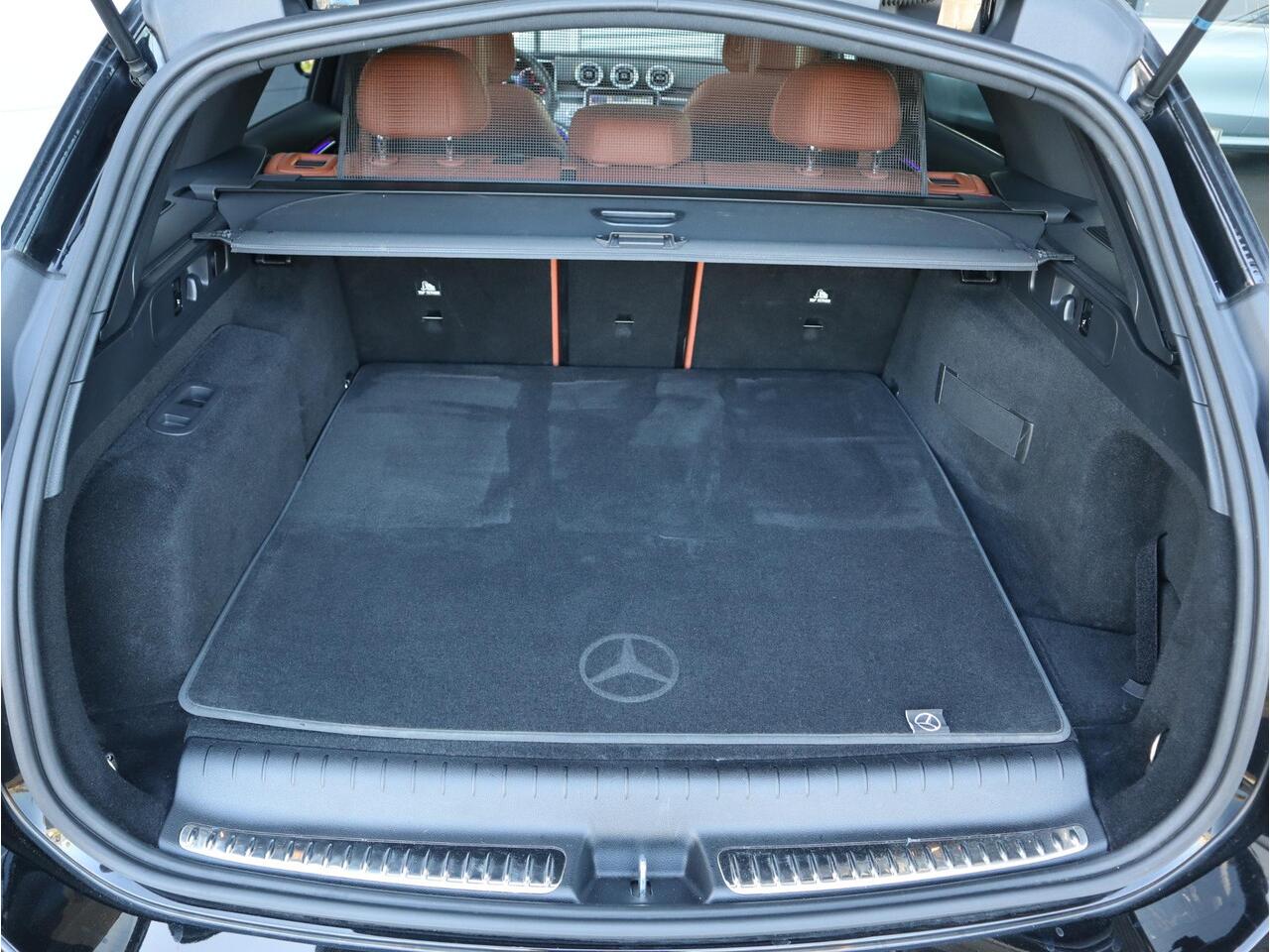 Mercedes-Benz C-KLASSE Estate 300 e AMG Line | Memory Seats | Trekhaak | Panoramadak | Dodehoekassistent | HUD | 360 camera | Keyless Entry | LED | Automaat