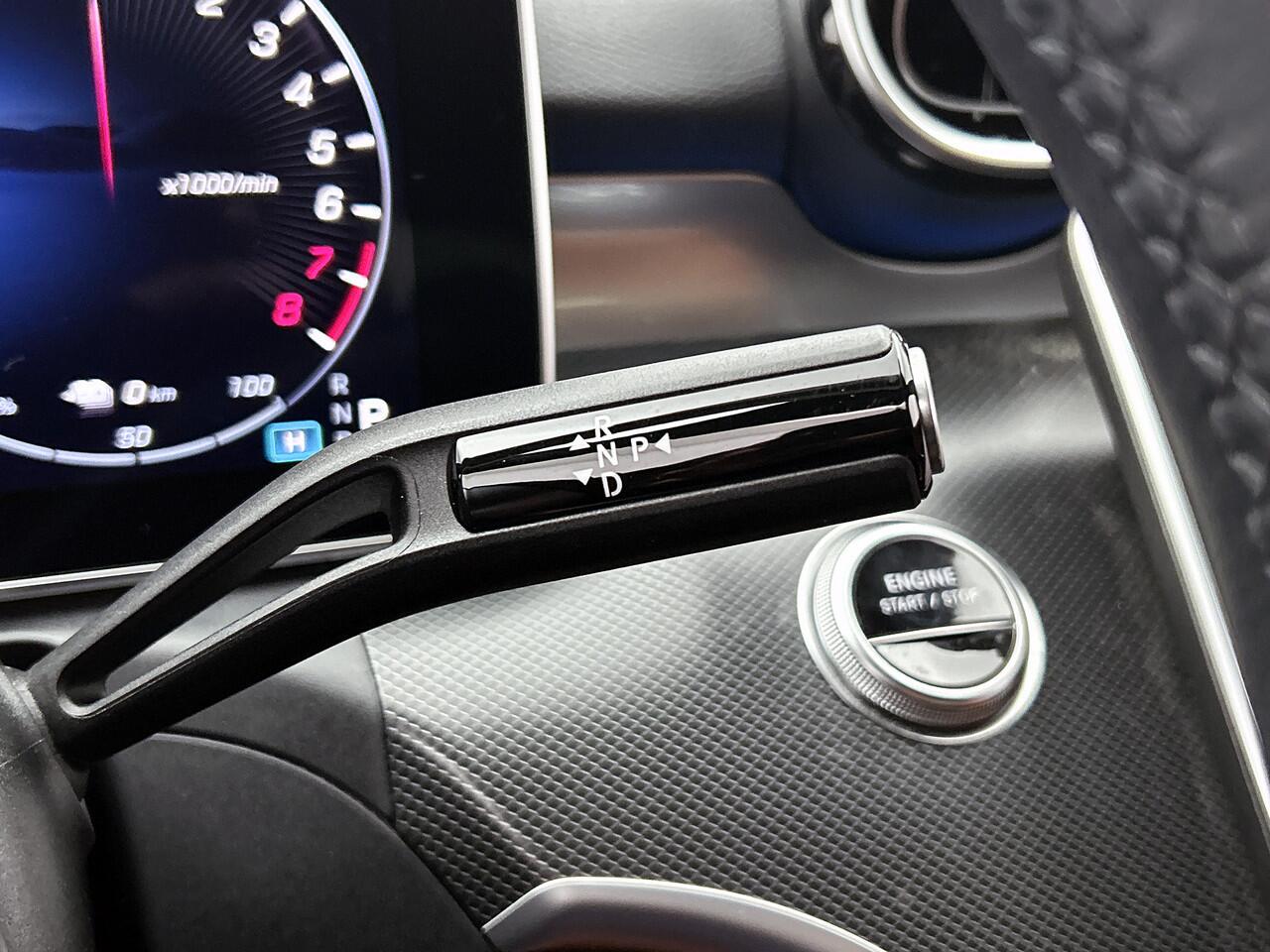 Mercedes-Benz C-KLASSE 300 e Plug-In Hybride | Led koplampen | Achteruitrijcamera | Dodehoekassistent | Sfeerverlichting | Stoelverwarming voor. Inclusief 24 maanden MB Certified garantie voor Europa.