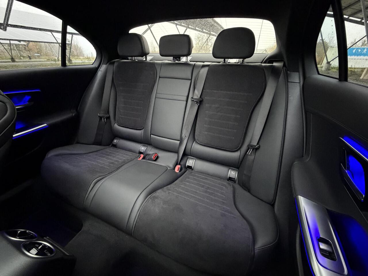 Mercedes-Benz C-KLASSE 300e Business Solution AMG | Night | Panoramadak | 360 camera | Memory stoelen | Digital light | Sfeerverlichting |