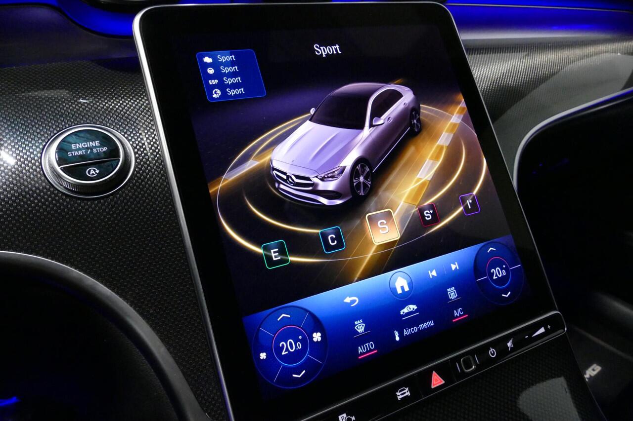 Mercedes-Benz C-KLASSE 200 Launch Edition AMG Line / Orig. Nederlands / C63S AMG Diffuser / Panamericana Grill / Panoramadak / Carbon inleg / Apple Carplay - Android Auto / Ambienteverlichting / Stoelverwarming / 19'' LMV / Cruise Control / Achteruitrijcamera / Widescreen