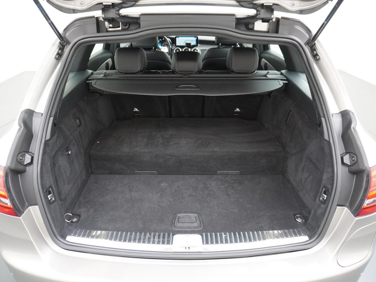 Mercedes-Benz C-KLASSE Estate C 300 e Estate AMG line | Trekhaak LED Sfeer