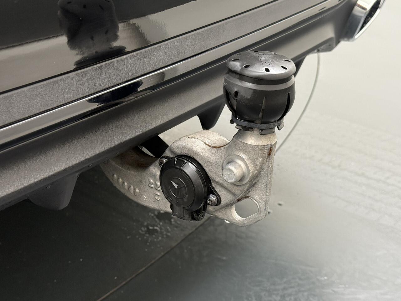 Mercedes-Benz C-KLASSE Estate C 300 e AMG Line | Pano Burmester Trekhaak