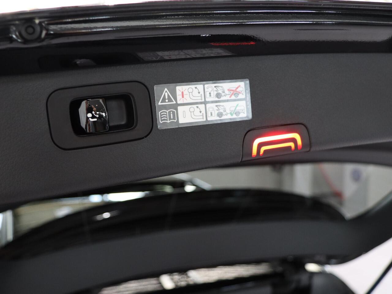 Mercedes-Benz C-KLASSE Estate 300e Business Solution AMG | Panoramaschuifdak | Rijassistentiepakket Plus | Trekhaak | Burmester | DIGITAL LIGHT | Night