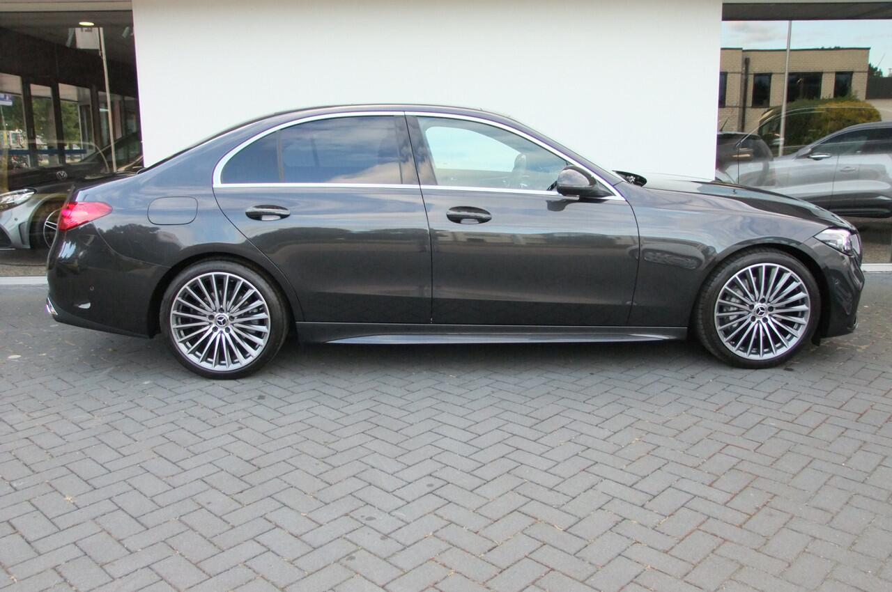 Mercedes-Benz C-KLASSE 180 AMG Line / NL auto/ Trekhaak af-fabriek/ Panorama/ Burmester / 19 inch
