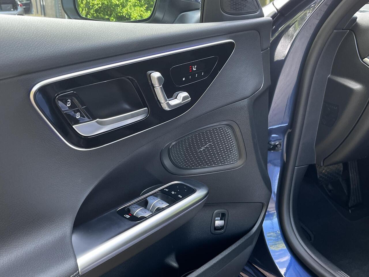 Mercedes-Benz C-KLASSE 180 Star Edition Luxury | Panoramadak | DISTRONIC Afstandsassistent | Dodehoekassistent | Donkergetint Glas Achter | Apple CarPlay | Android Auto | Elektrisch Verstelbare Stoelen + Memory | Stoelverwarming | Sfeerverlichting