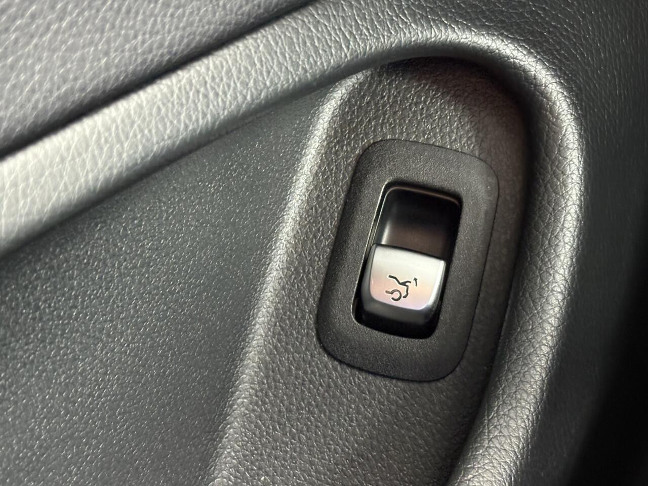 Mercedes-Benz C-KLASSE Cabrio 200 AMG Premium Plus Pack Stoelverwarming | Massagestoelen | Burmester | Leder-alcantara | Navi | Camera