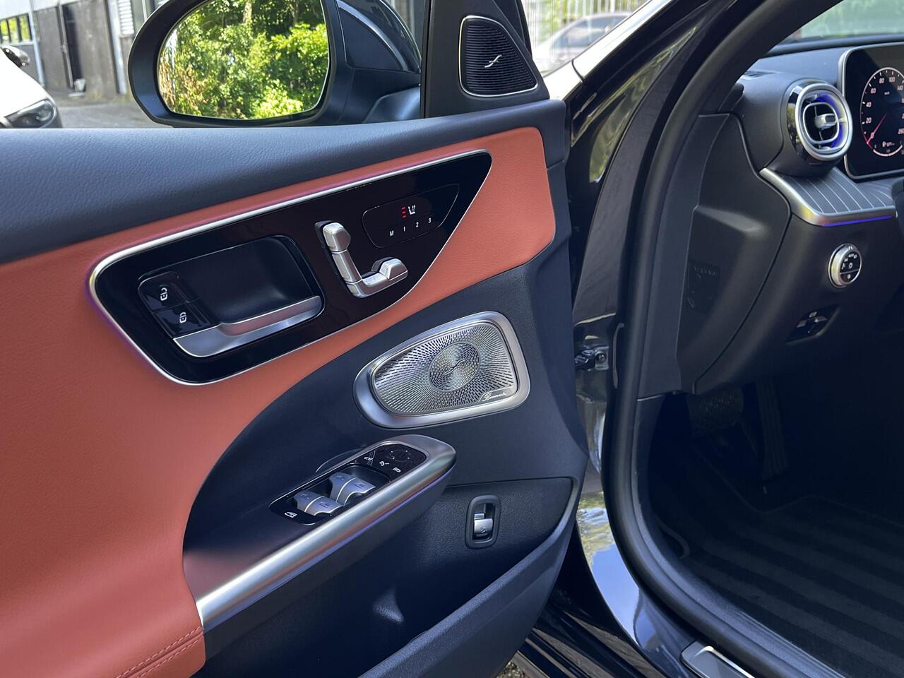 Mercedes-Benz C-KLASSE Estate 180 Star Edition Luxury | Panoramadak | Trekhaak | Burmester 3D Surround Sound | DISTRONIC afstandsassistent | Dodehoekassistent | Apple CarPlay | Android Auto | Elektrisch Verstelbare Stoelen + Memory