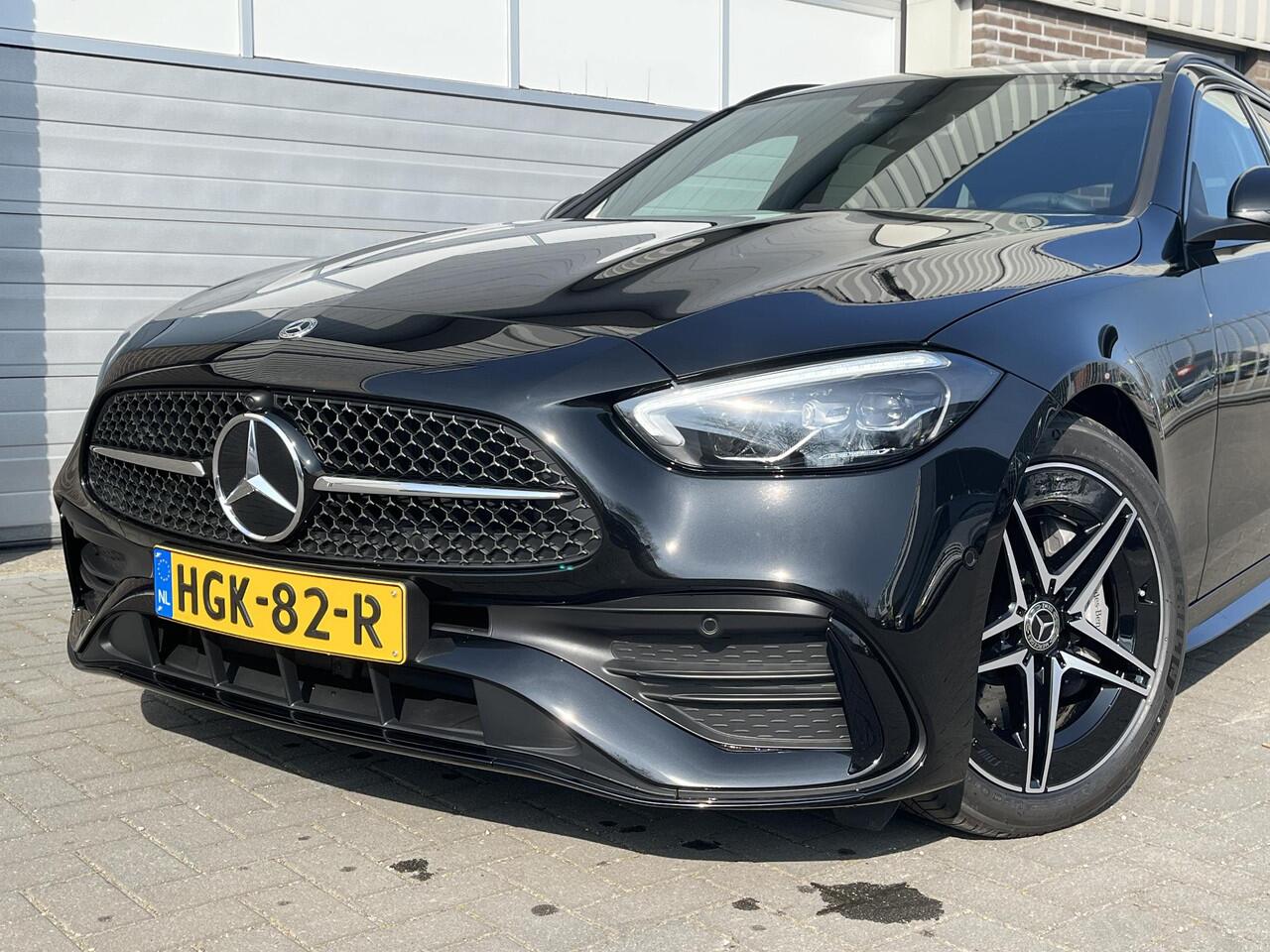 Mercedes-Benz C-KLASSE Estate 180 Star Edition AMG | Night Pakket | Panoramadak | Trekhaak | Burmester 3D Surround Sound | Elektrisch Verstelbare Stoelen + Memory | Apple CarPlay | Android Auto | Dodehoekassistent | Sfeerverlichting | Stoelverwarming