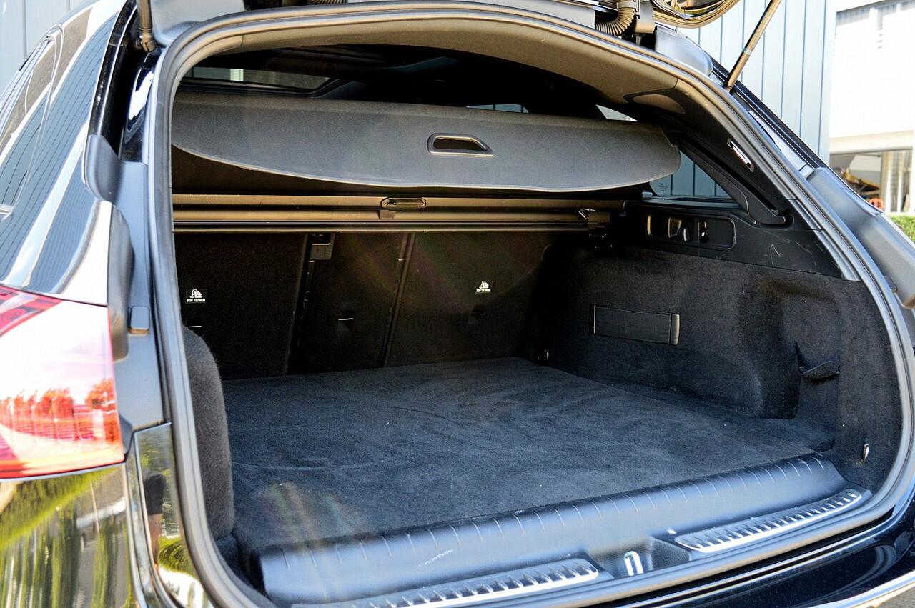 Mercedes-Benz C-KLASSE Estate 300 e AMG Line Rijklaarprijs-Garantie Panorama dak Leder Led Sfeerverlichting Navigatie