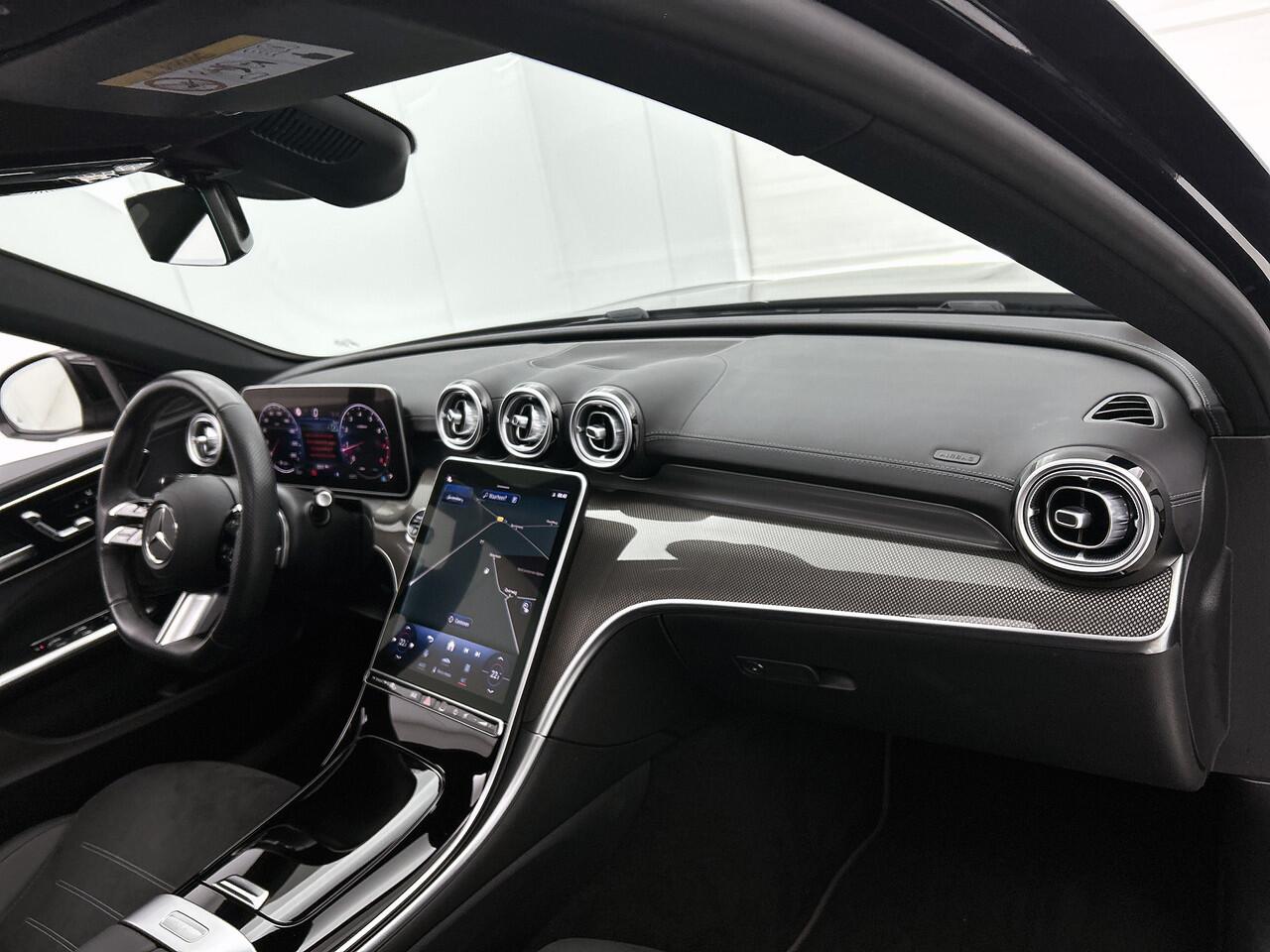 Mercedes-Benz C-KLASSE Estate 180 Star Edition AMG Panoramadak elct. | 5 spaaks licht metalen velgen | Naviagtie | parking support met camera achter\| Inclusief 24 maanden Mercedes-Benz Certified garantie voor Europa.