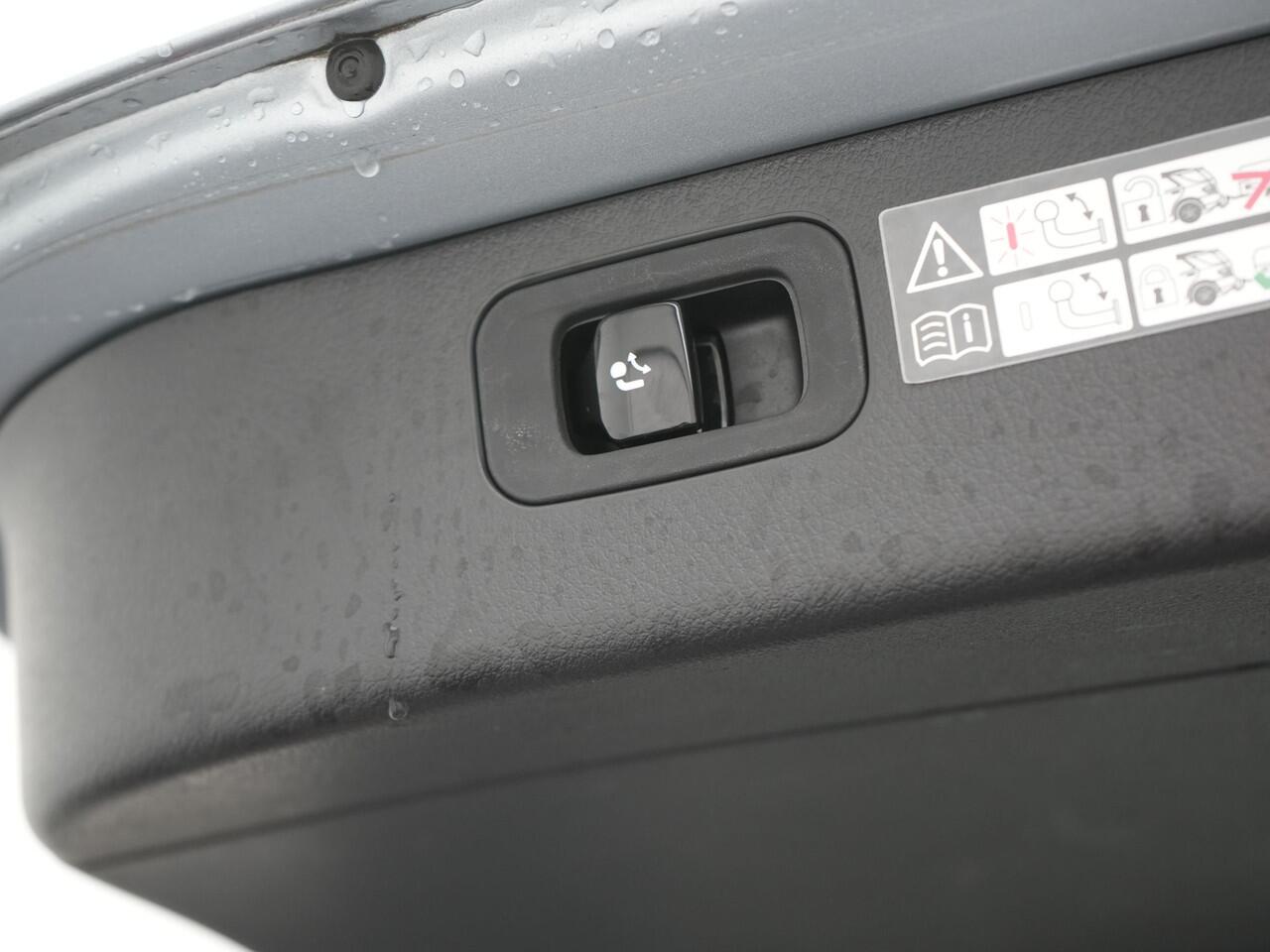 Mercedes-Benz C-KLASSE Estate 300 e Avantgarde Plug In Hybrid 313pk Dealer O.H. PHEV | Trekhaak Af Fabriek | Camera | Night Pakket | Sportstoelen Verwarmd | Apple Carplay | Sfeerverlichting | Navigatie | Virtual | DAB |