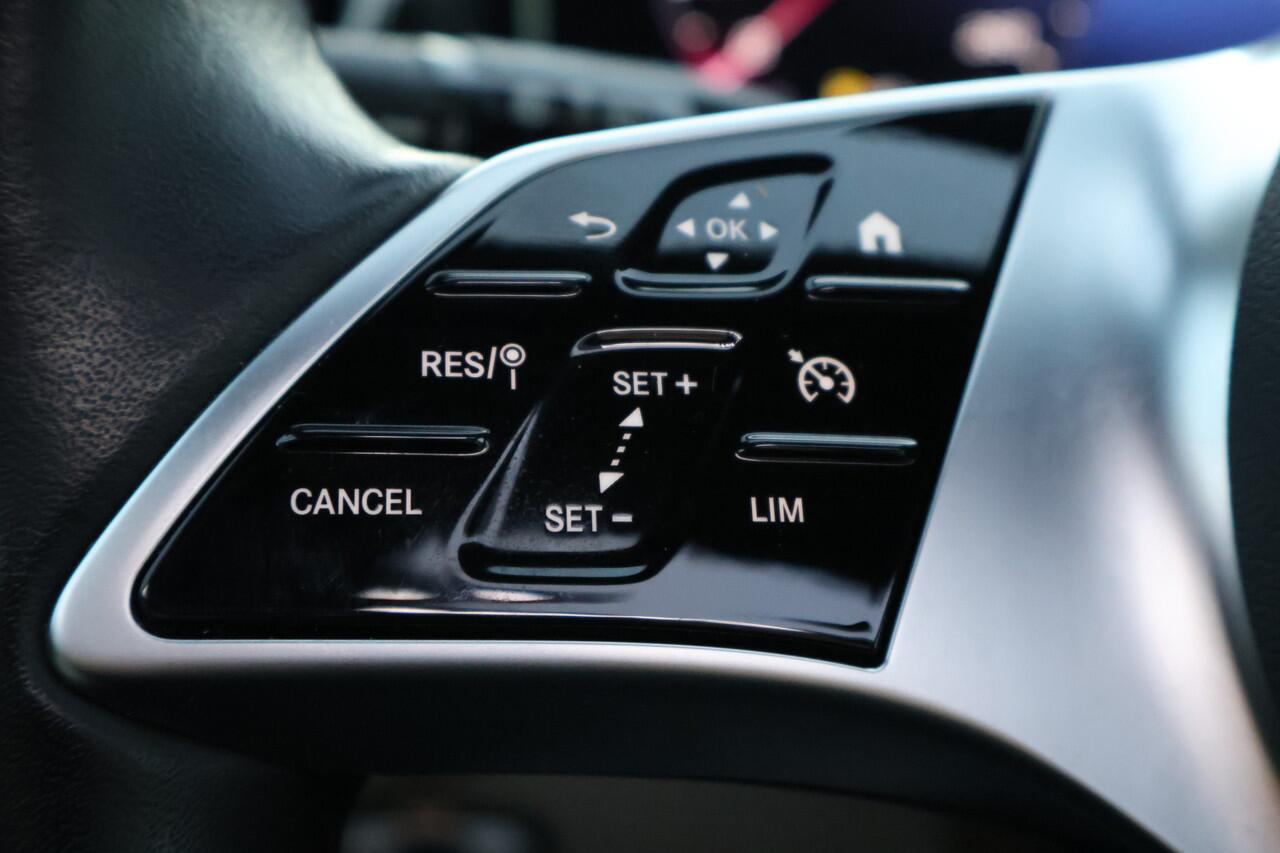 Mercedes-Benz C-KLASSE Estate 200 Avantgarde l Panoramadak l Beige LEDER Interieur l MBUX l LED Adaptief l Camera l Smartphone intergratie l Memory pakket l Winterpakket l Keyless GO l Elektrisch bedienbare achterklep l Draadloos opladen telefoon l Sfeerverlichting l Afneembare