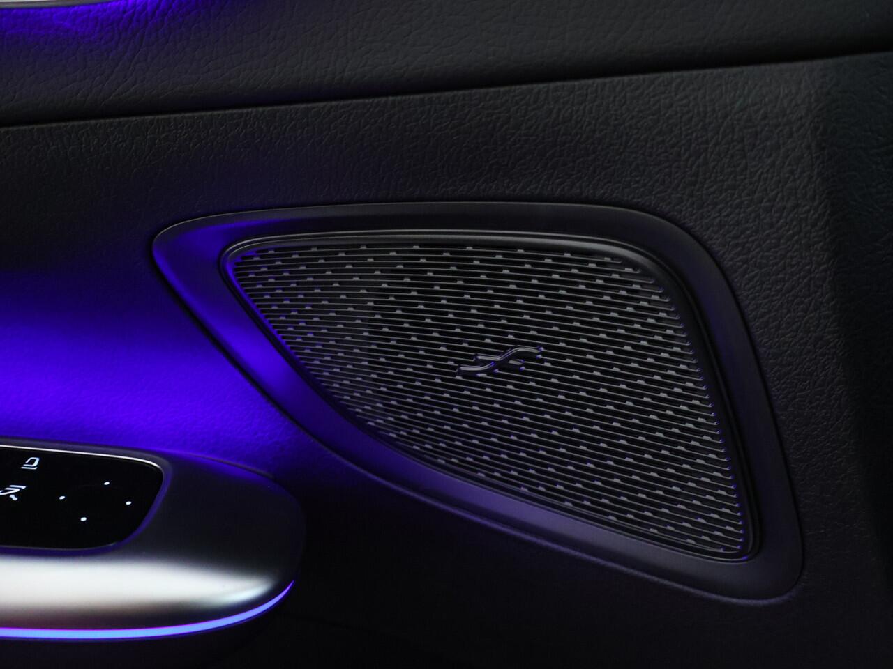 Mercedes-Benz C-KLASSE 300 e Business Solution AMG | Trekhaak | Nightpakket | Parkeerpakket met 360°-camera | Memorypakket | Dodehoekassistent Antidiefstalpakket GUARD 360° Plus | Spiegelpakket | KEYLESS GO | USB-pakket |