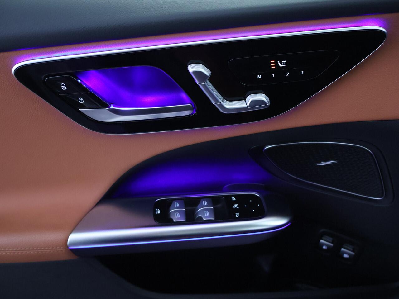 Mercedes-Benz C-KLASSE Estate 300 e AMG Plug-In Hybride Panorama Schuif-Kanteldak | Trekhaak | Digital Light | 360° camera | Easy Pack Achterklep | Apple CarPlay. Inclusief 24 maanden MB Certified garantie voor Europa.