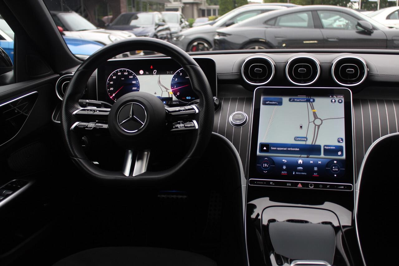 Mercedes-Benz C-KLASSE 180 AMG Line / Camera / Leder&Alcantara / 18'' / Navigatie / DAB / Dodehoek / Stoelverwarming / Cruise Control