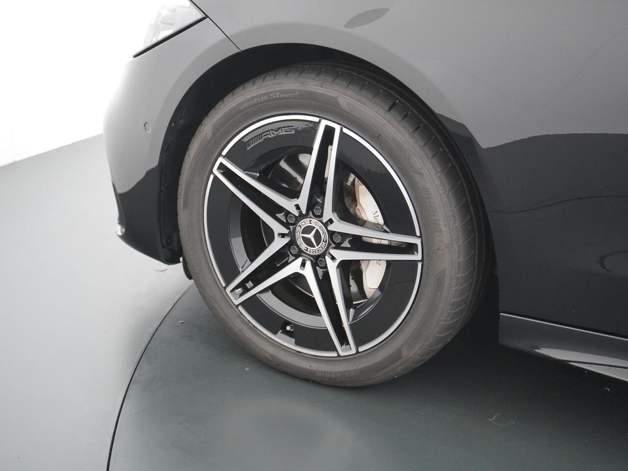 Mercedes-Benz C-KLASSE Estate 300 e AMG Line | Pano Sfeer