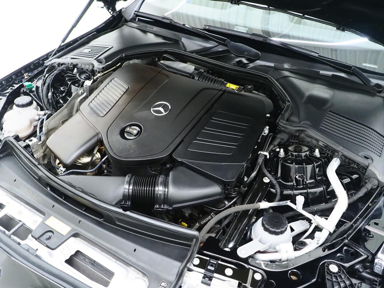 Mercedes-Benz C-KLASSE Estate 300 e Avantgarde | Keyless | Trekhaak | 360 | Dodehoek | Leder | Sfeerverlichting | Carplay