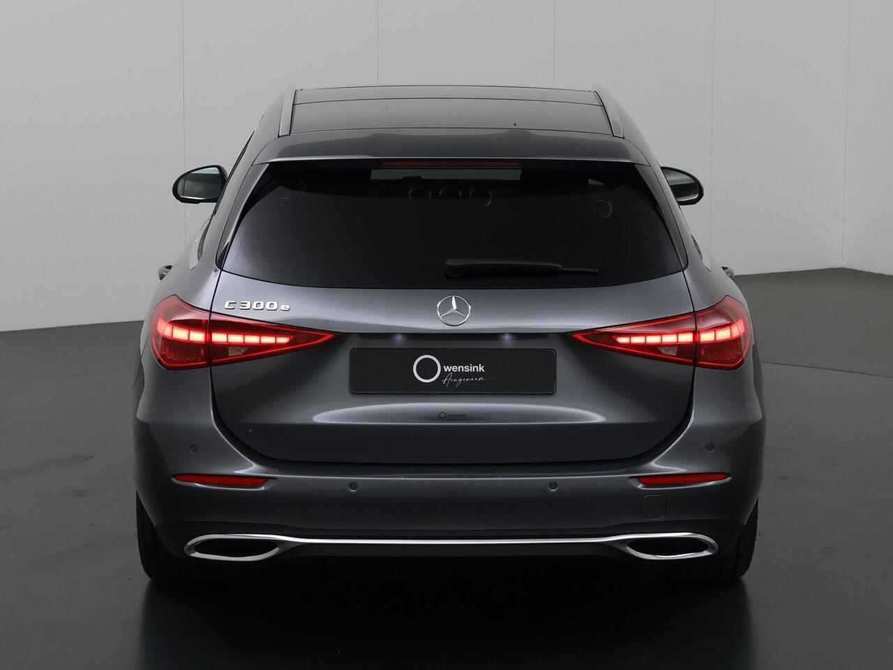 Mercedes-Benz C-KLASSE Estate 300e Star Edition | Achteruitrijcamera | Panoramaschuifdak | Sfeerverlichting | Stoelverwarming | Easypack-achterklep |