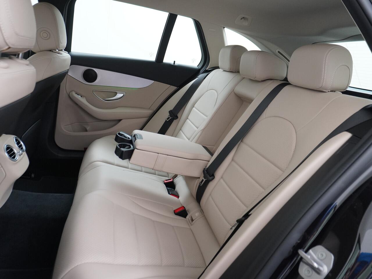 Mercedes-Benz C-KLASSE Estate 300e AUT-9 320pk Leder PHEV Hybrid Virtual Cockpit Apple Carplay Android Auto Adaptive-Cruise Lane-Assist High Performance-LED Navi+HDD 360°Camera Keyless Dual-Ecc Distronic+ Rijassistentiepakket Park-Assist Verkeersbord-Herkenning Origineel Nederl