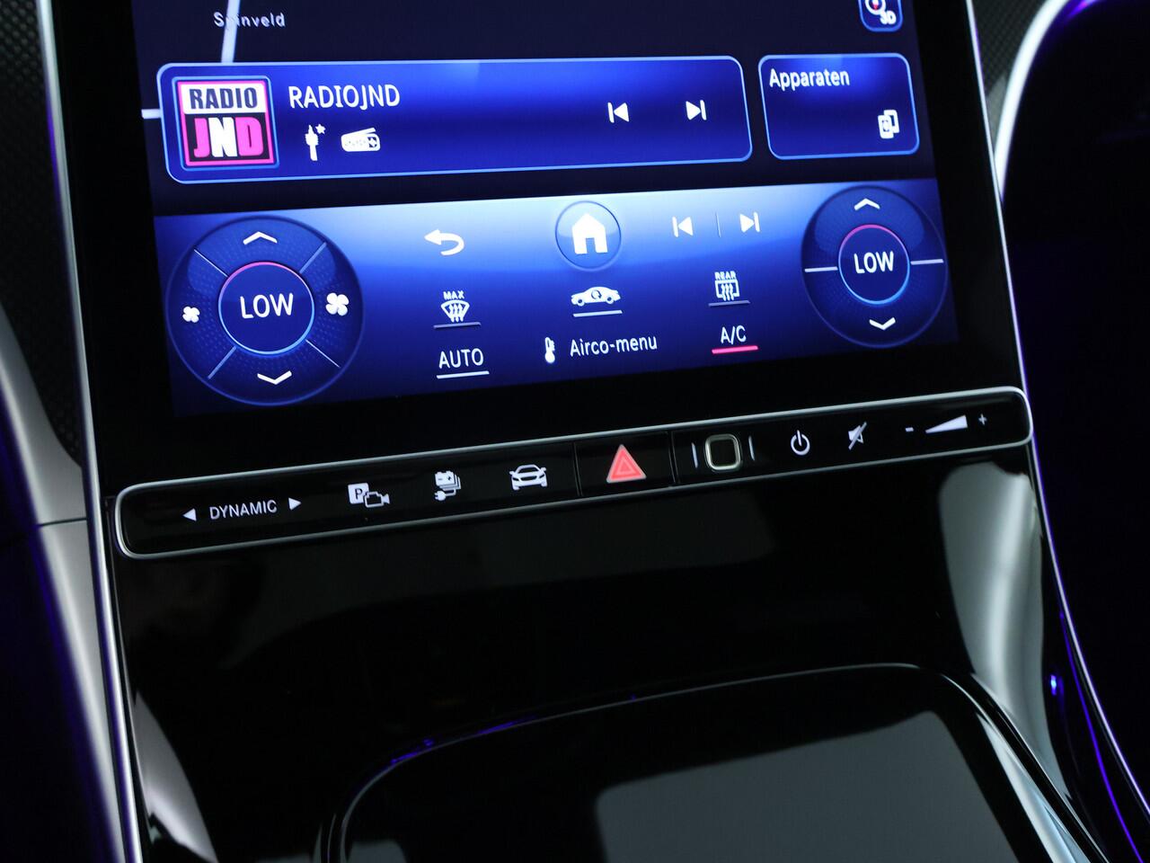 Mercedes-Benz C-KLASSE Estate 300 e AMG Plug-In Hybride | AMG Line Advanced Plus | Night Pakket | Panorama Schuif-Kanteldak | Distronic | Stuur en Stoelverwarming | Inclusief 24 maanden MB Certified garantie voor Europa.