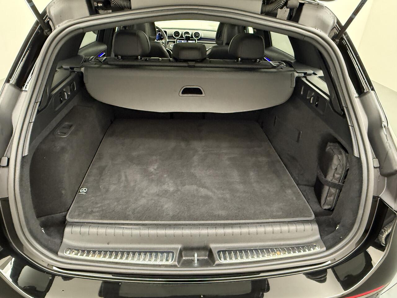 Mercedes-Benz C-KLASSE Estate C 300 e AMG Line | Pano Burmester Trekhaak