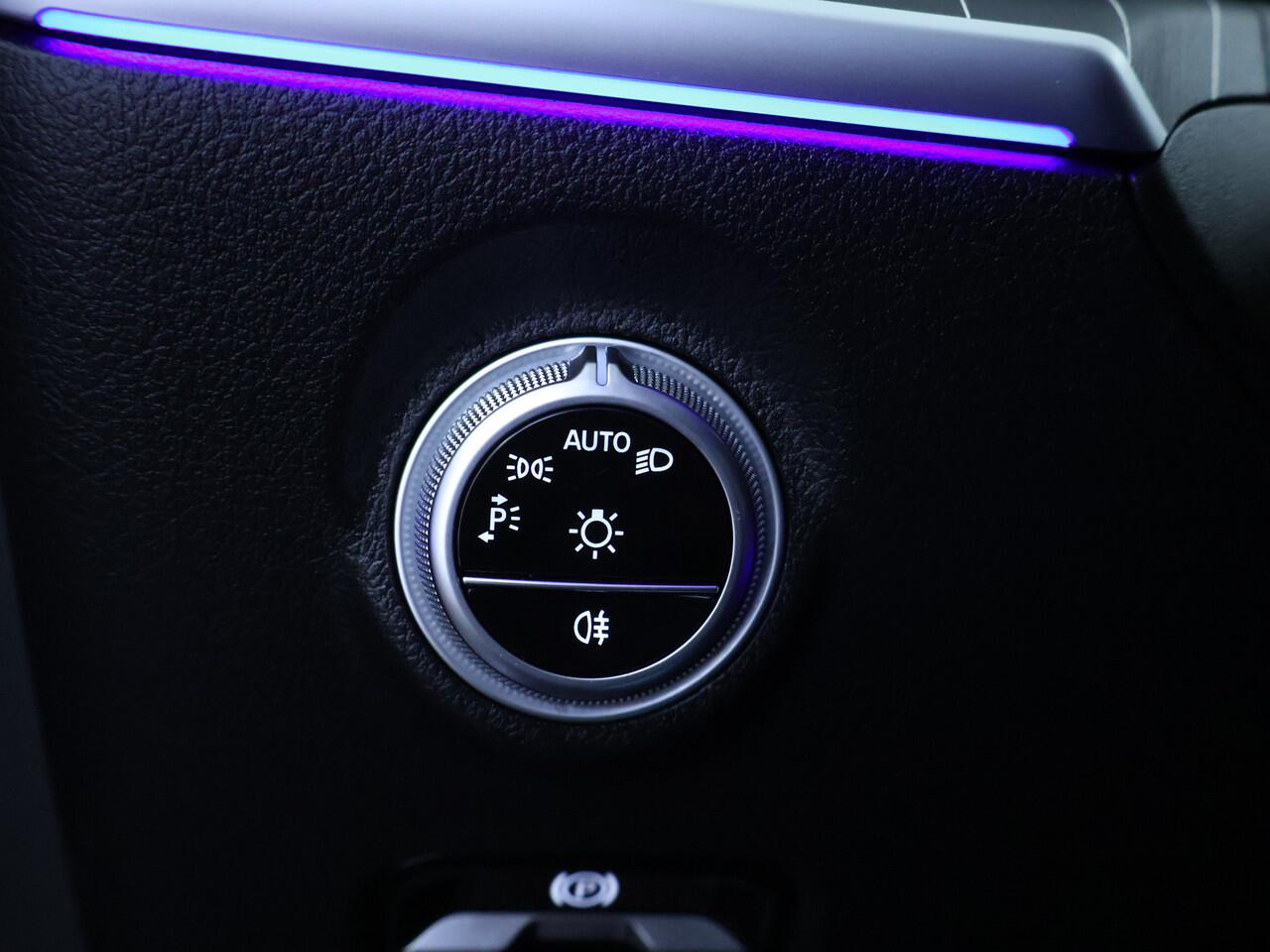 Mercedes-Benz C-KLASSE Estate 300 e Plug-In Hybride AMG Nightpakket | Trekhaak | Panoramadak | Memory | Stuur en Stoelverwarming | Dode Hoek Ass | Car Play | Inclusief 24 maanden Mercedes-Benz Certified garantie voor Europa.