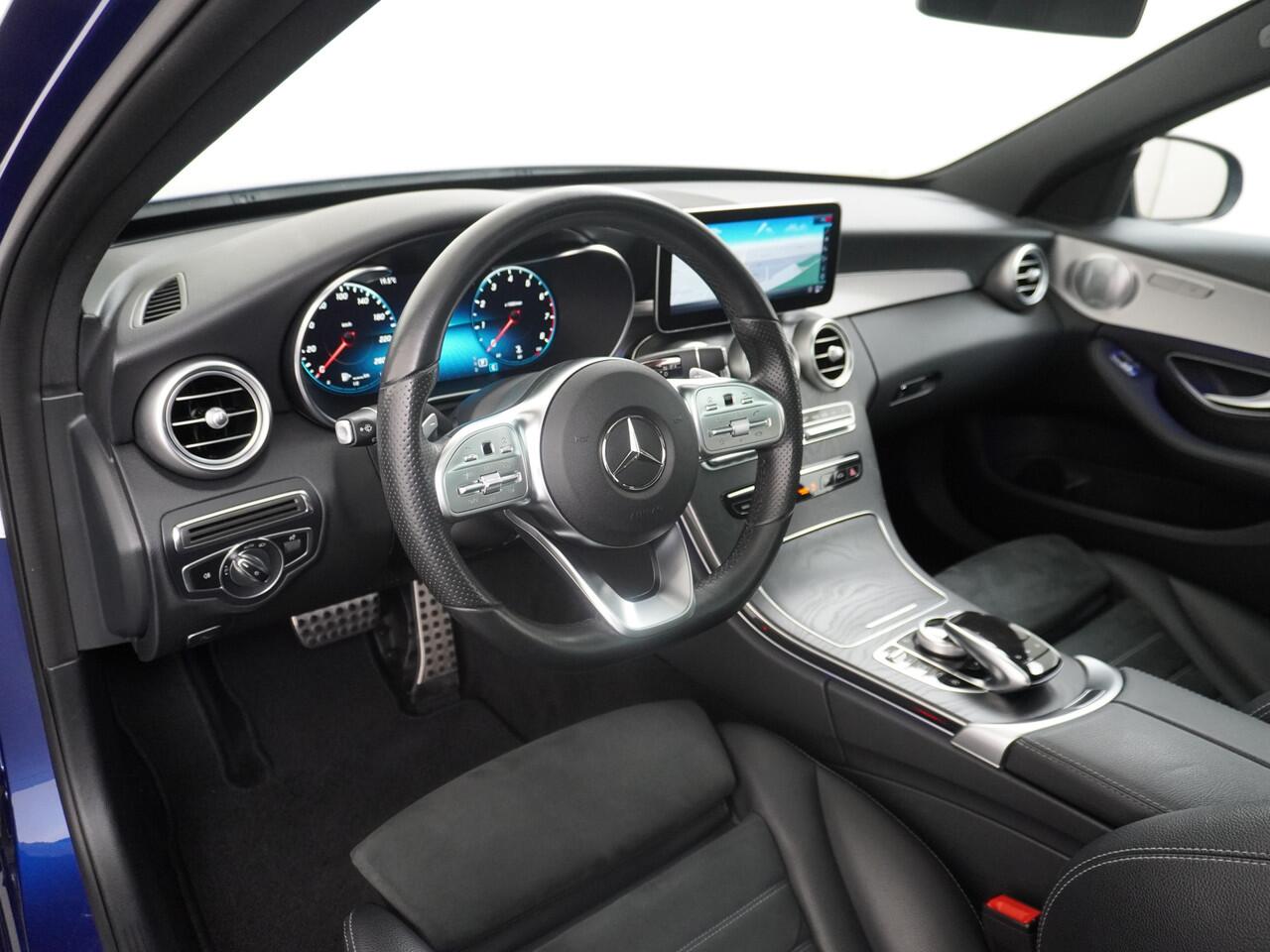 Mercedes-Benz C-KLASSE 180 AMG 180 AMG // Panoramadak // MultiBeam LED // Nightpakket // Digitaal Dashbord // Carplay // Sfeerverlichting