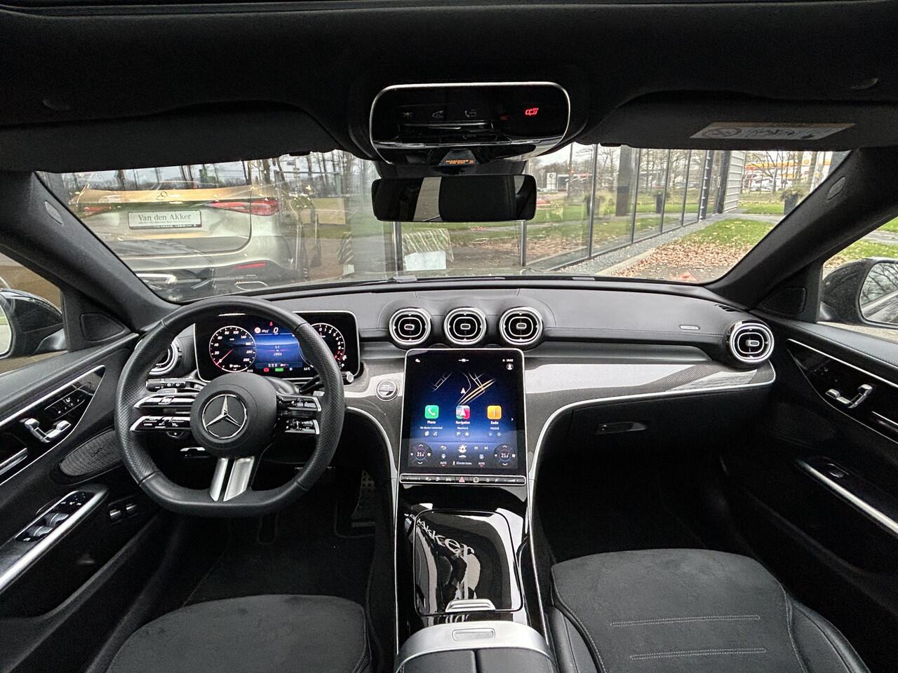 Mercedes-Benz C-KLASSE 300e AMG Estate // Trekhaak // Panoramadak // Distronic // 360 Camera // Memory // Sfeerverlichting