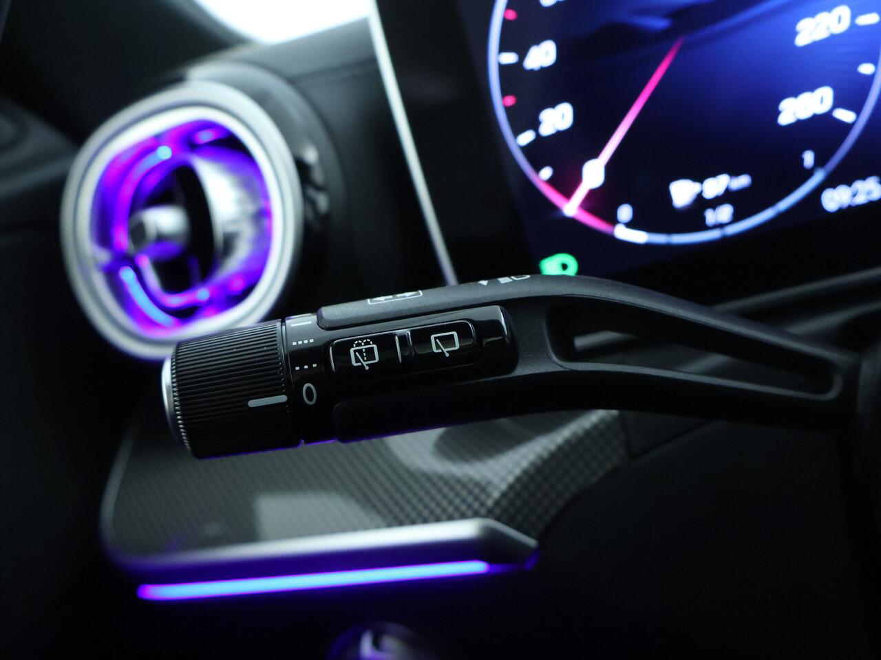 Mercedes-Benz C-KLASSE Estate 180 Business Solution AMG | Trekhaak | Nightpakket | Parkeerpakket met 360°-camera | EASY PACK achterklep | Antidiefstalpakket GUARD 360° Plus | Memorypakket | KEYLESS GO | Dodehoekassistent |