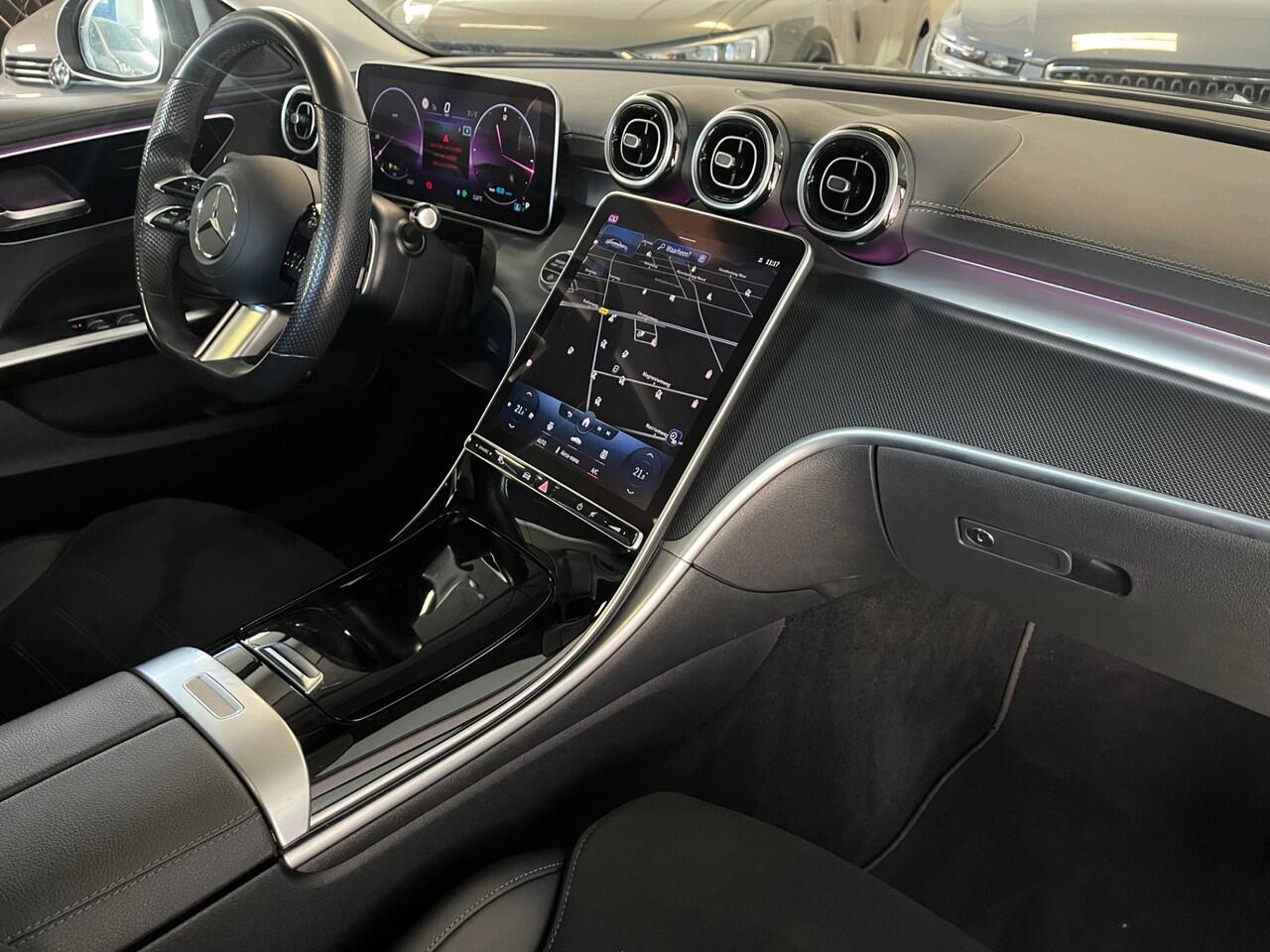 Mercedes-Benz C-KLASSE 180 AMG Line Schuifdak / Sfeer verlichting / Led High Performance