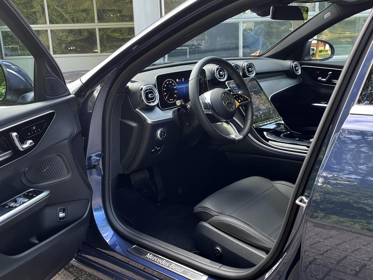 Mercedes-Benz C-KLASSE 180 Star Edition Luxury | Panoramadak | DISTRONIC Afstandsassistent | Dodehoekassistent | Donkergetint Glas Achter | Apple CarPlay | Android Auto | Elektrisch Verstelbare Stoelen + Memory | Stoelverwarming | Sfeerverlichting