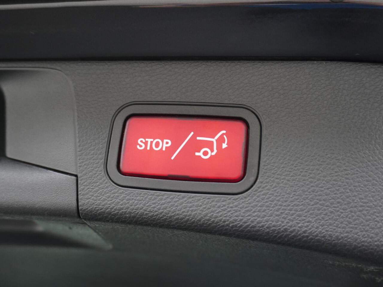 Mercedes-Benz C-KLASSE Estate 300 e Advantage Pack AMG PHEV PLUG-IN HYBRIDE | ADAPTIEVE CRUISE CONTROL | BURMESTER AUDIO | PANORAMADAK | LEDER/ALCANTARA | FULL OPTIONS | RIJKLAAR MET 12 MAANDEN BOVAG GARANTIE