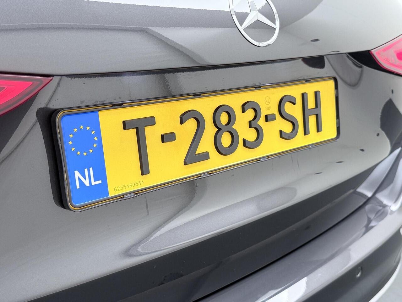 Mercedes-Benz C-KLASSE Estate 300 e Luxury Line VAN: ¤42.900,- VOOR: ¤36.877,- UW EINDEJAARSVOORDEEL: ¤6.023,- | ELKTR. TREKHAAK | DODE HOEK DETECTIE | ELKTR. STOELEN MET GEHEUGEN | APPLE CARPLAY |