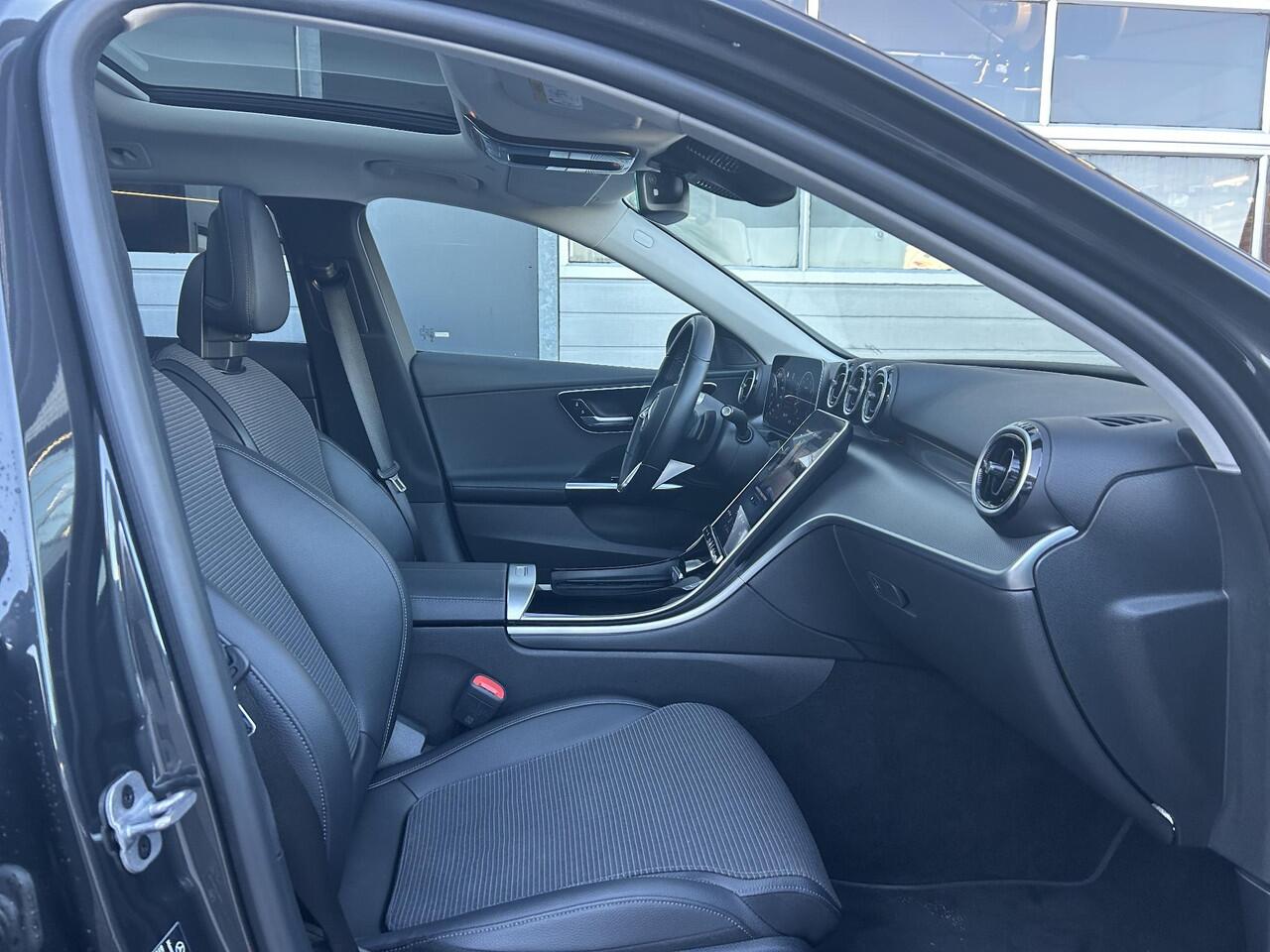 Mercedes-Benz C-KLASSE Estate 180 | Panoramadak | Apple CarPlay | Stoelverwarming | Sfeerverlichting | Achteruitrijcamera