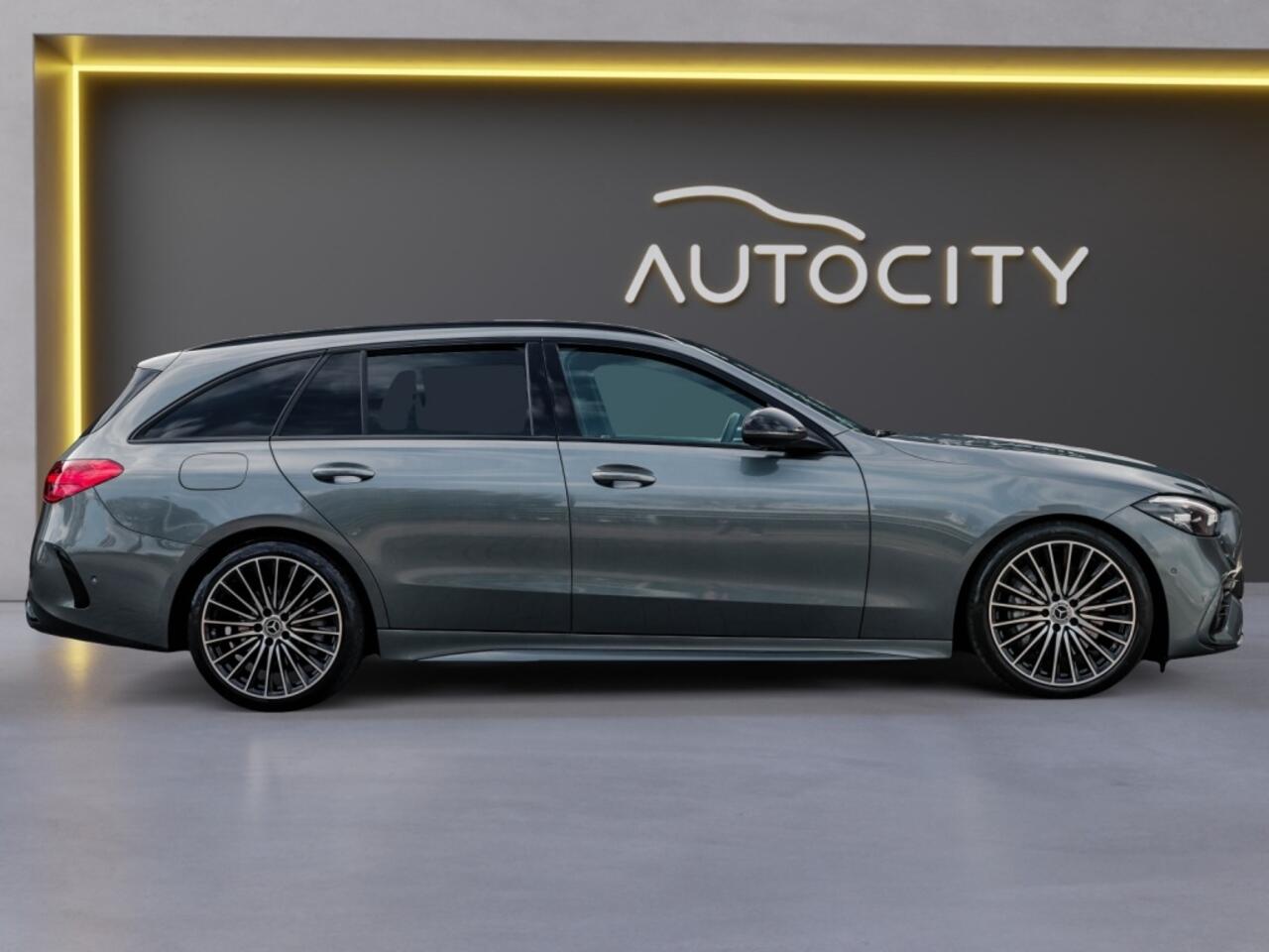 Mercedes-Benz C-KLASSE Estate 200 Edition AMG Line Panorama l Trekhaak l Bi Color Leder l Burm