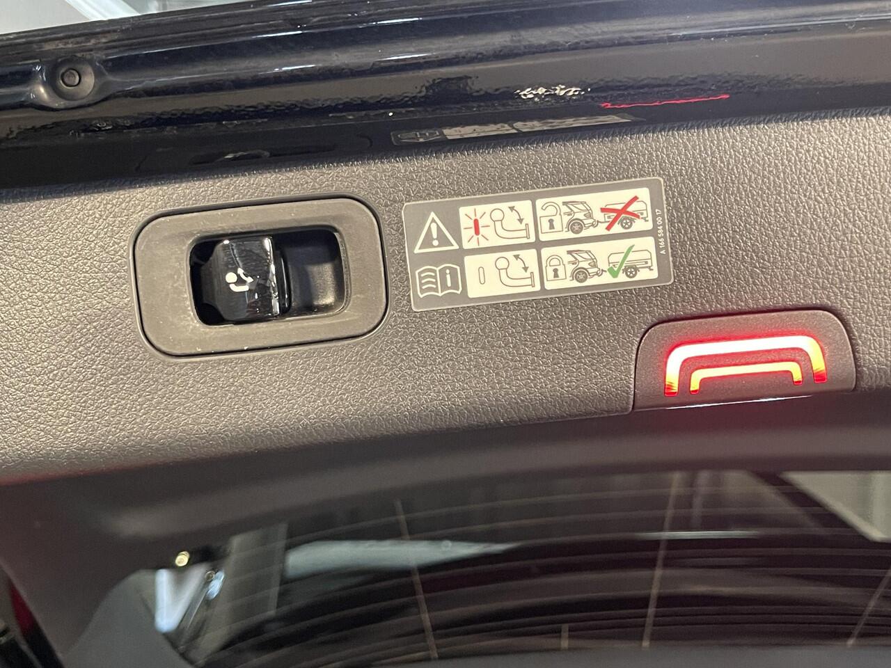 Mercedes-Benz C-KLASSE Estate 300 e AMG Line 18"/Trekhaak/Adaptieve cruise/LED/Stoelverwarming/Camera/Elektrische klep/Dodehoek/Sfeerverlichting