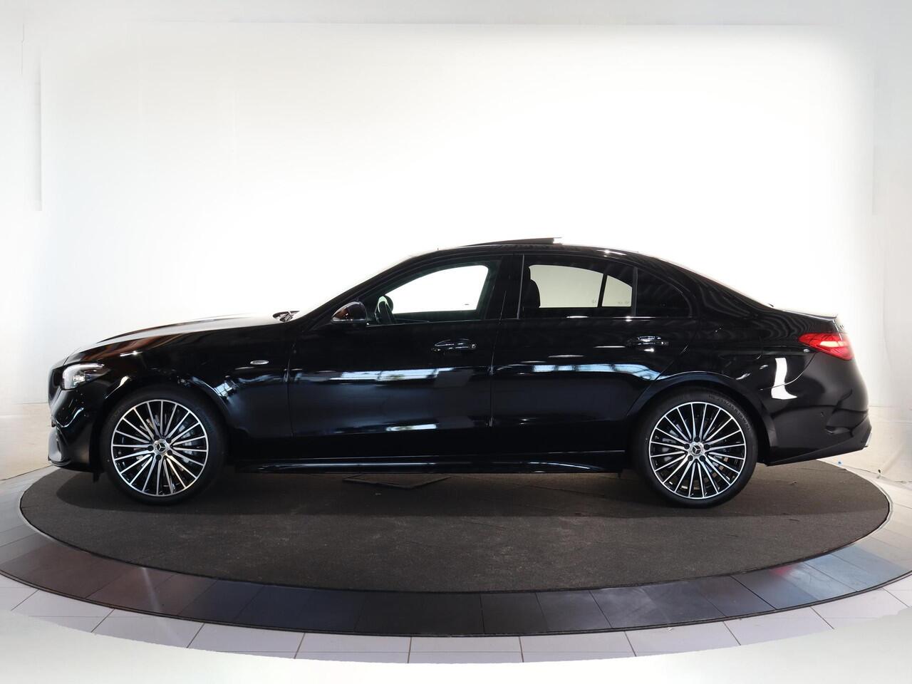 Mercedes-Benz C-KLASSE 300e Business Solution AMG | Panoramaschuifdak | Nightpakket | Digital Light | 19" LM velgen | Dodehoekassistent | 360° camera | Stoelverwarming | Sfeerverlichting |