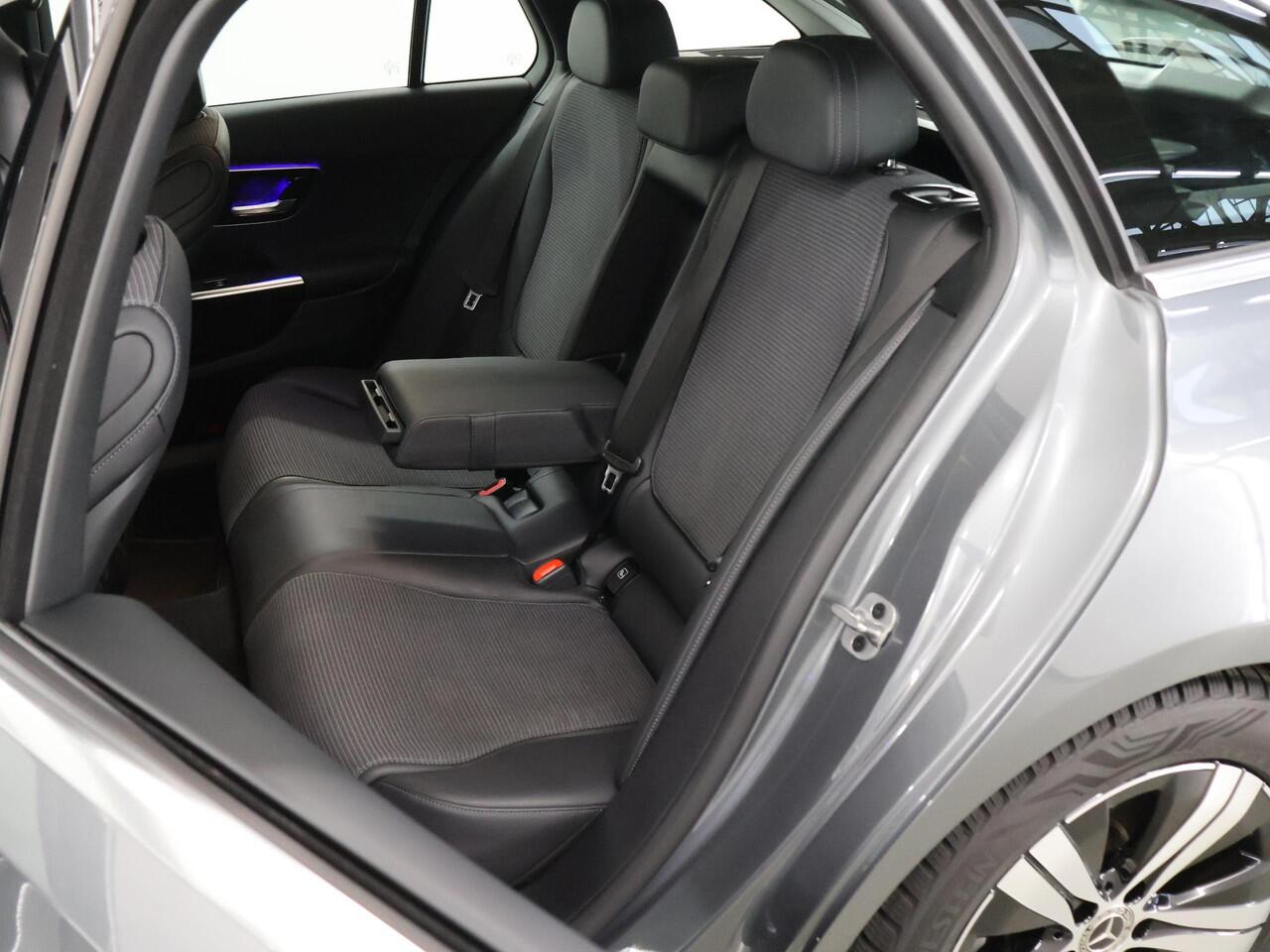 Mercedes-Benz C-KLASSE Estate 180 Luxury Line | Achteruitrijcamera | Sfeerverlichting | Stoelverwarming | Cruise Control | Appel Carplay |