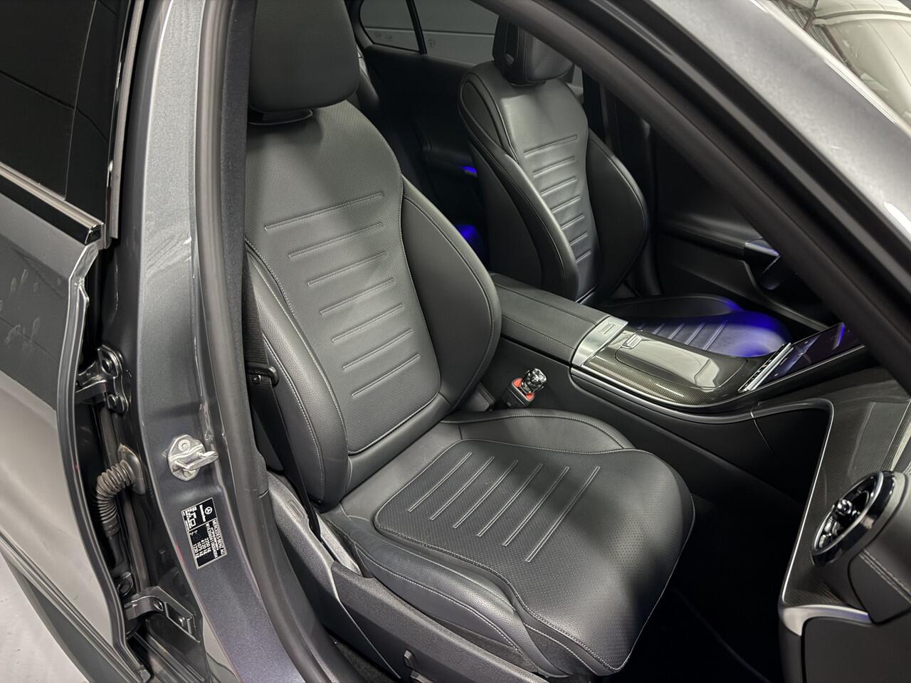 Mercedes-Benz C-KLASSE 180 AMG Line Automaat - Leder - Navigatie - Camera - Panoramadak - Full Option - Nieuwstaat - 1e Eigenaar