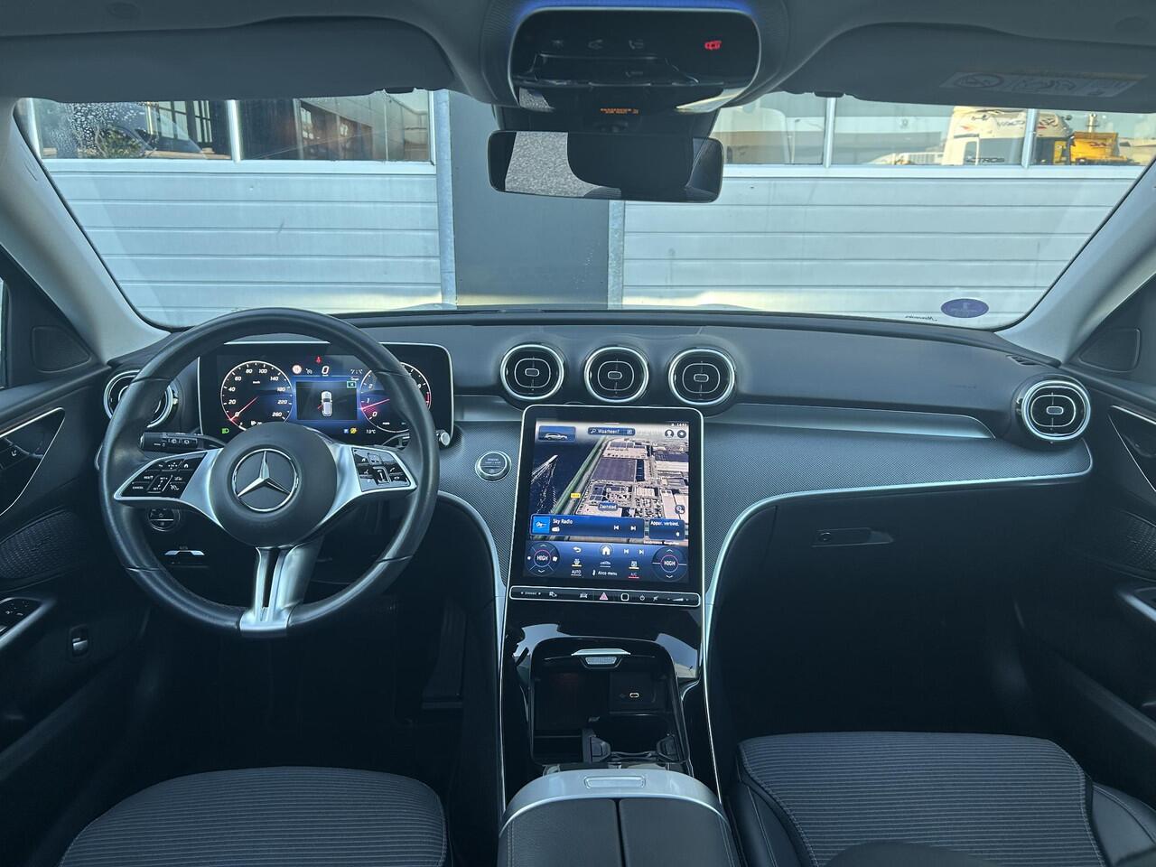 Mercedes-Benz C-KLASSE Estate 180 | Panoramadak | Apple CarPlay | Stoelverwarming | Sfeerverlichting | Achteruitrijcamera