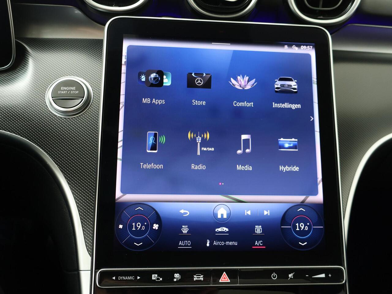 Mercedes-Benz C-KLASSE 300 e AMG Line Limited | Automaat | Digitale cockpit | Panoramadak | Laneassist | Sfeerverlichting | Multifunctioneel stuurwiel | Cruise control | Speedlimiter | Spraakbediening | Inklapbare spiegels | Automatische verlichting | Start/Stop | Navigatie | B