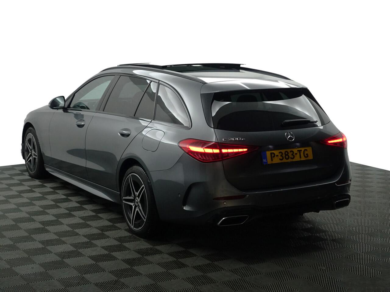 Mercedes-Benz C-KLASSE Estate 300 e AMG Line Aut- Two Tone Leder Interieur, Panoramadak, Carbon, Sfeerverlichting, Carplay, Android Auto