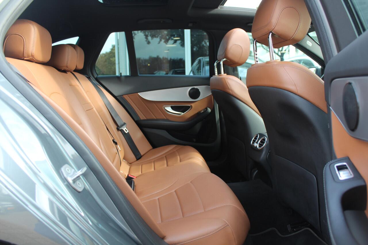 Mercedes-Benz C-KLASSE Estate 180 Business 157pk Solution AMG / Panoramadak / Camera / Leder / Navigatie / 18'' / DAB / Stoelverwarming / Cruise Control