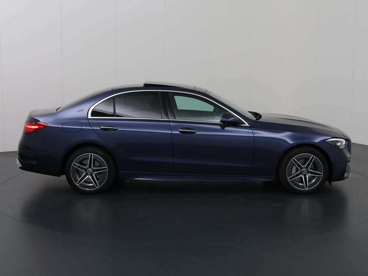 Mercedes-Benz C-KLASSE 300e AMG Line | Panoramaschuifdak| Rijsassistentiepakket | Trekhaak | 360 camera | Digital light | Winterpakket