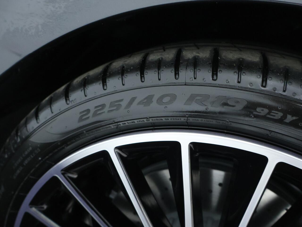 Mercedes-Benz C-KLASSE Estate 180 Business Solution AMG | Trekhaak | Nightpakket | Parkeerpakket met 360°-camera | EASY PACK achterklep | Antidiefstalpakket GUARD 360° Plus | Memorypakket | KEYLESS GO | Dodehoekassistent |