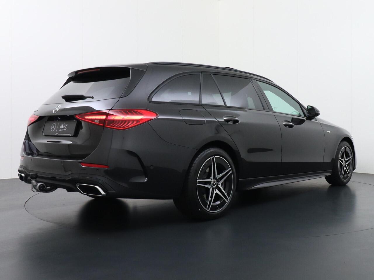 Mercedes-Benz C-KLASSE Estate 300 e Business Solution AMG | Panorama - Schuifdak | Trekhaak Wegklapbaar | Memorystoelen | Digital Light | Burmester Surround Sound | 360° Camera | Head-Up Display | Nightpakket